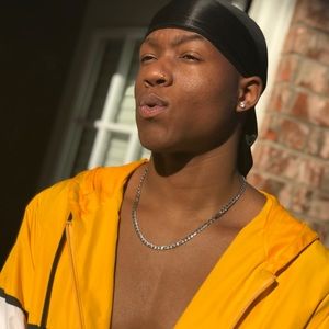 Meet your Posher, Louis